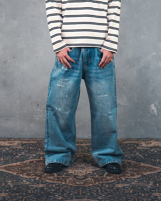 Light Washed Distressed Jeans