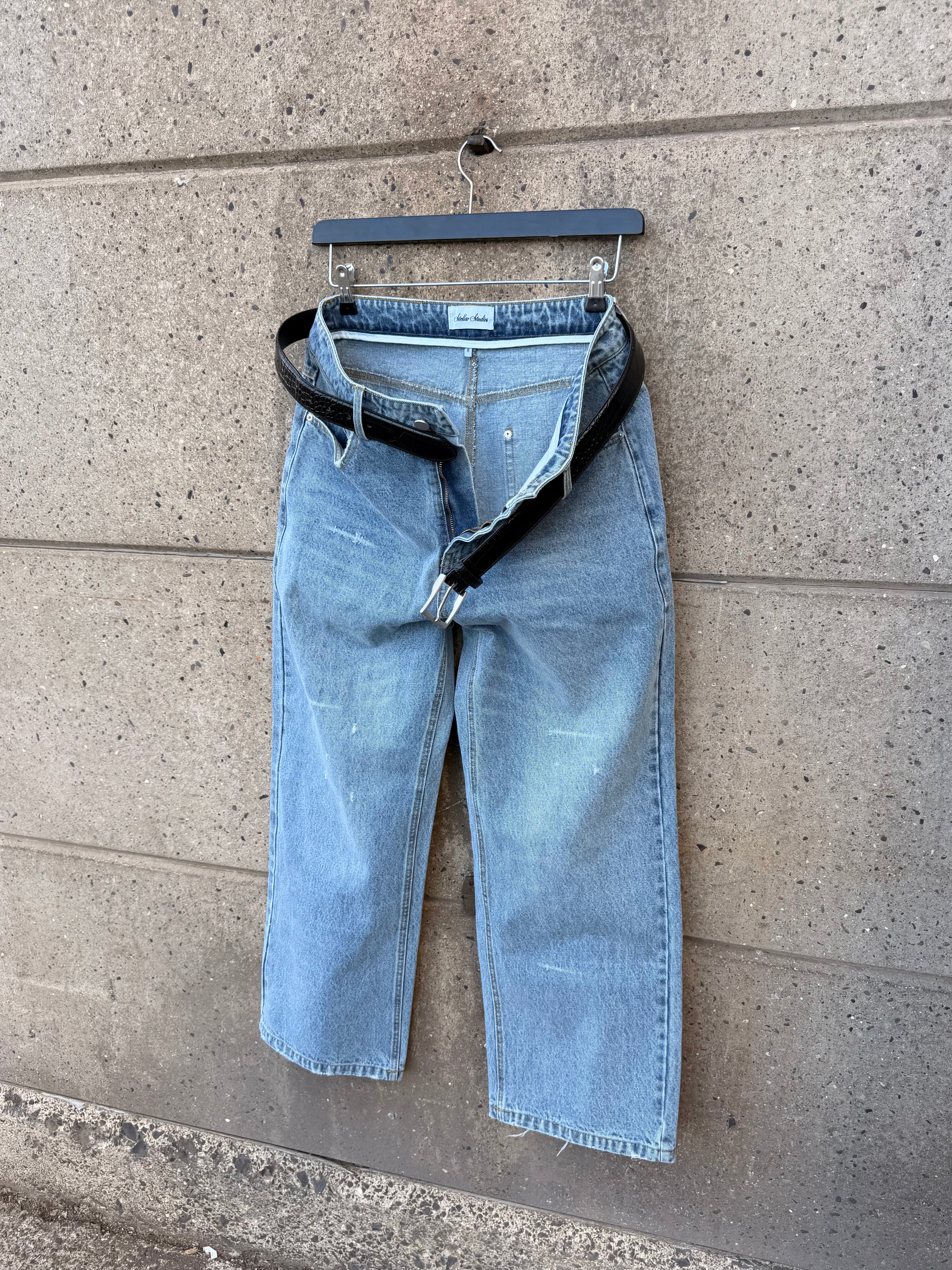 Light Washed Distressed Jeans