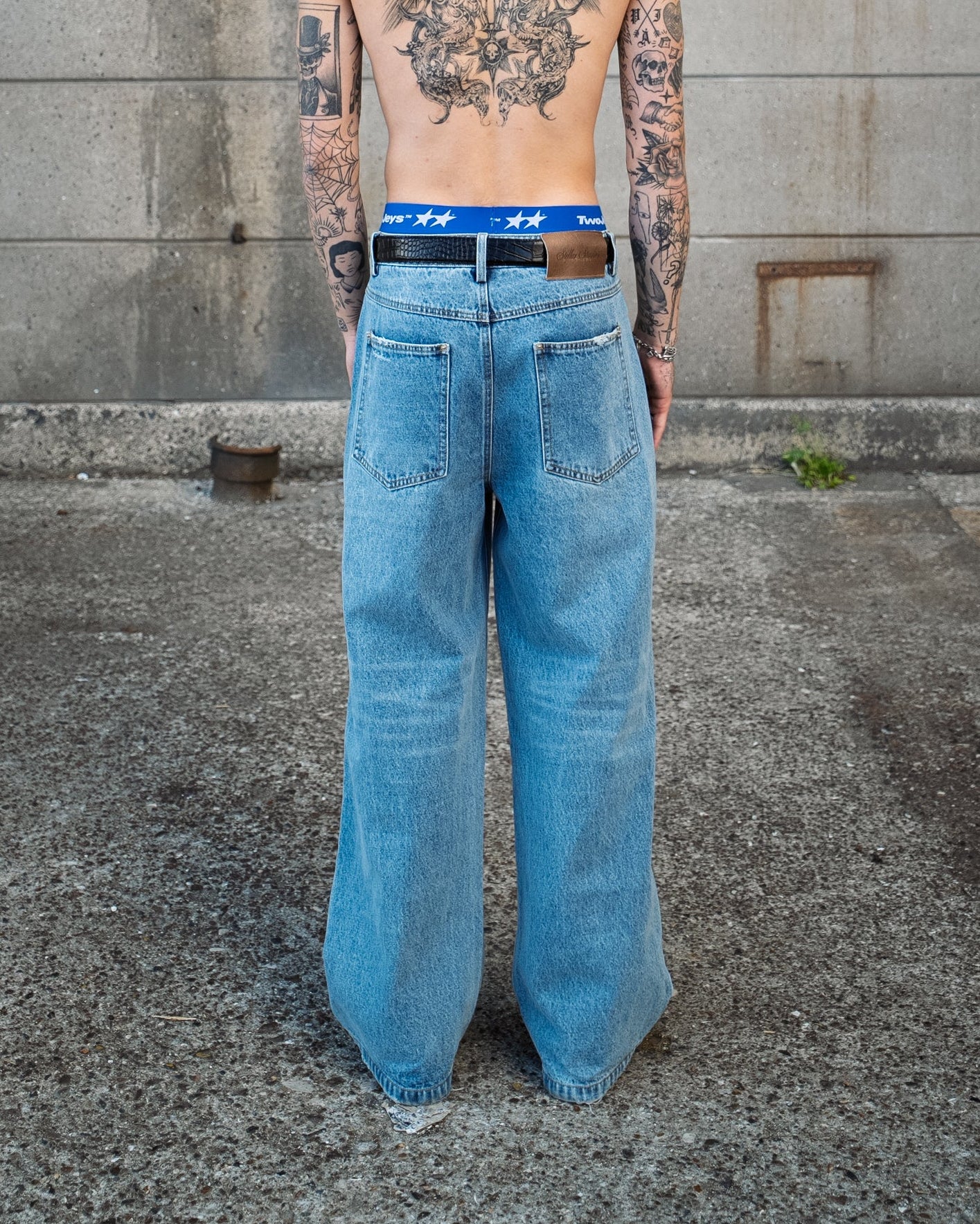 Light Washed Distressed Jeans
