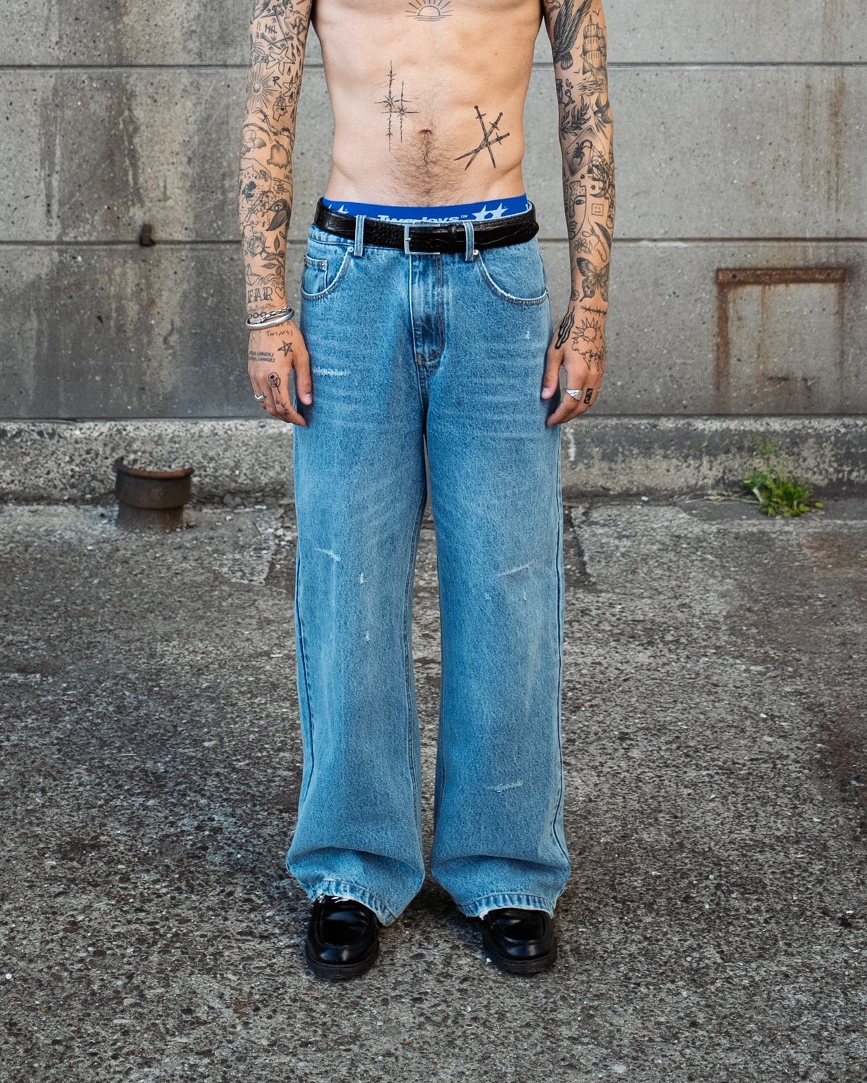 Light Washed Distressed Jeans